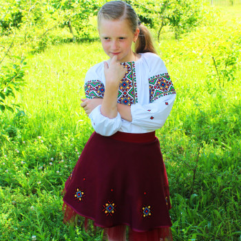 Вишитий дитячий комплект Роксолана з бордовою спідницею, р. 98-140